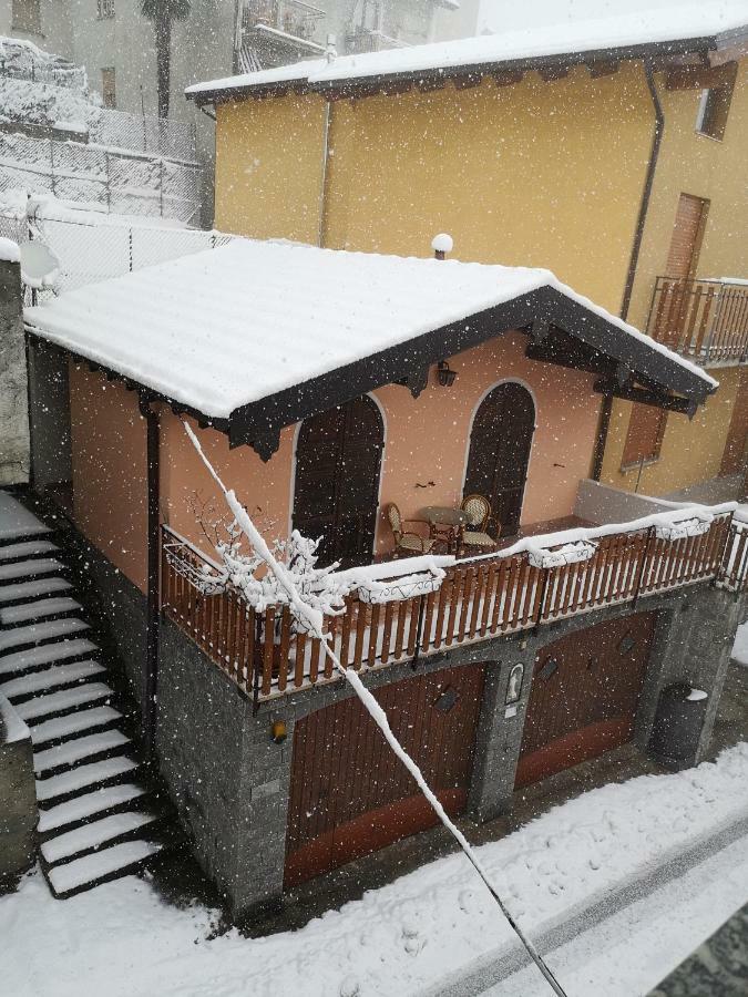 Chalet Con Piscina Garzeno Exterior photo